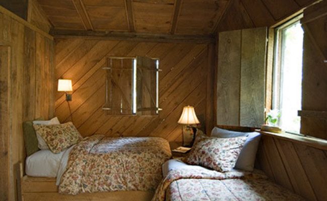 Cabin Rental Natural Bridge State Park - interior shot of the cabin bedroom